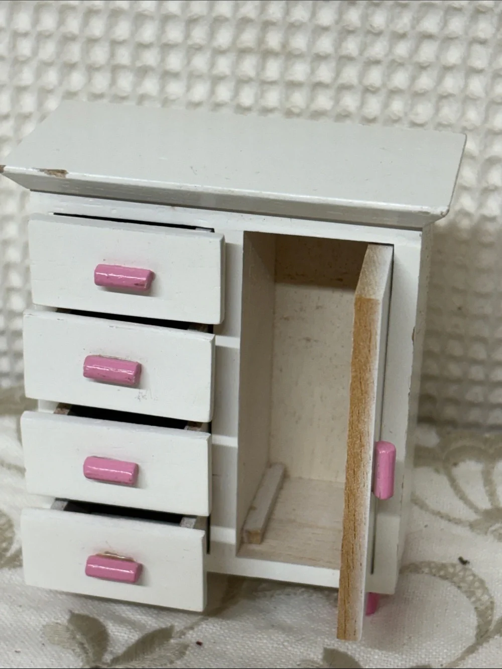 Dollhouse bathroom/bedroom furniture